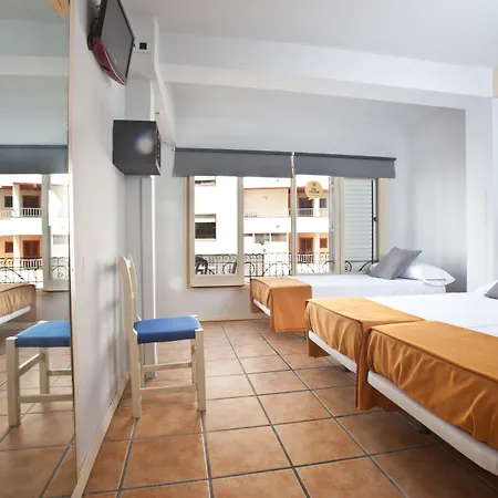 Ten Hostel-2